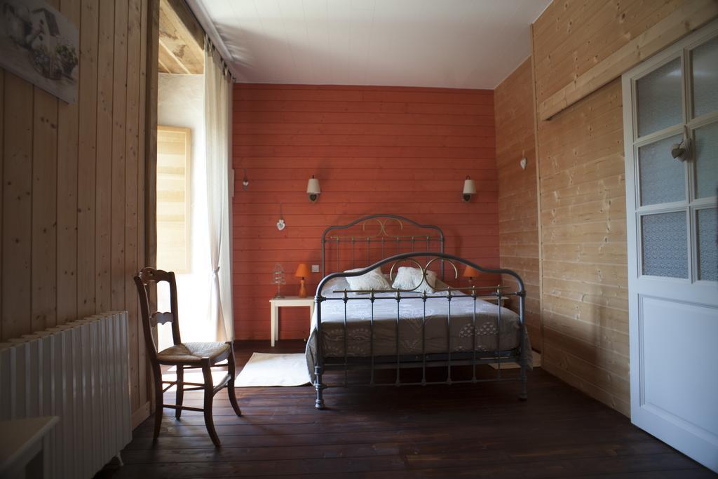 Logis De Riparfonds Bed & Breakfast Bressuire Luaran gambar