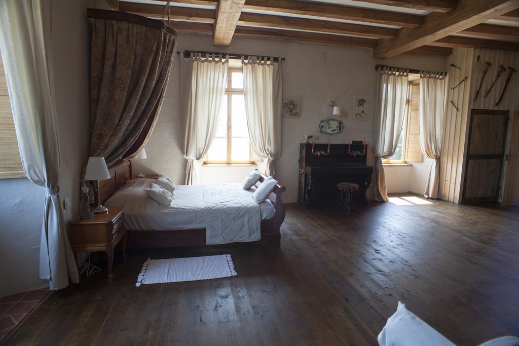 Logis De Riparfonds Bed & Breakfast Bressuire Luaran gambar