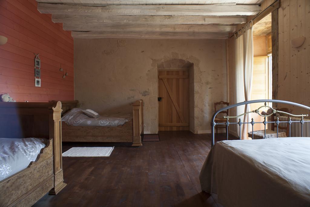 Logis De Riparfonds Bed & Breakfast Bressuire Luaran gambar