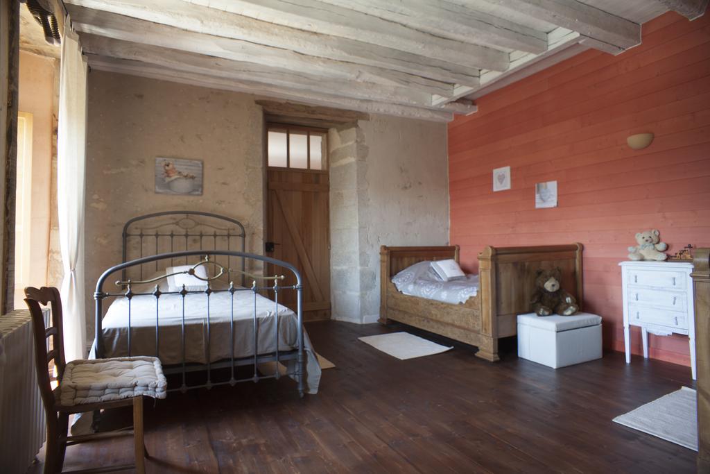 Logis De Riparfonds Bed & Breakfast Bressuire Luaran gambar