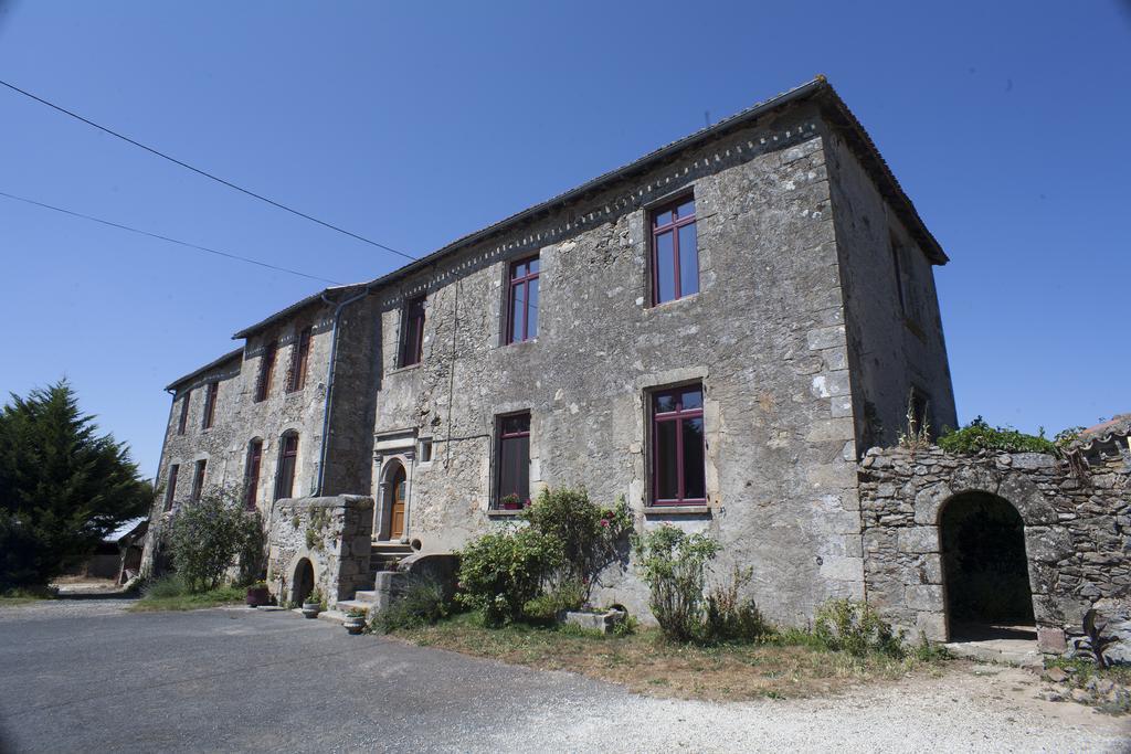 Logis De Riparfonds Bed & Breakfast Bressuire Luaran gambar