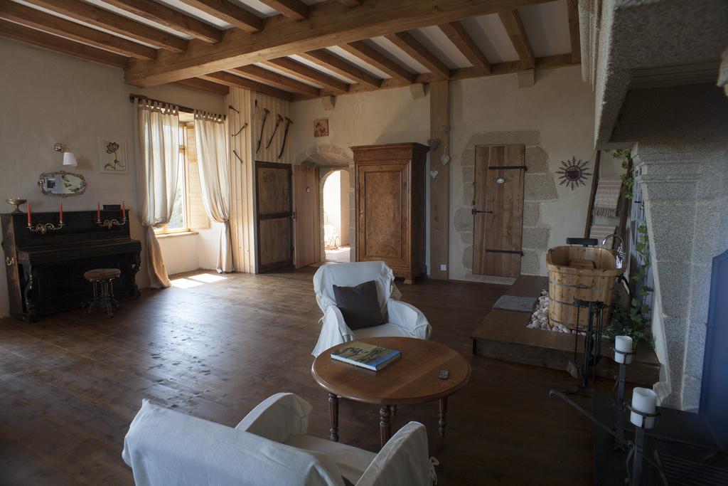 Logis De Riparfonds Bed & Breakfast Bressuire Luaran gambar