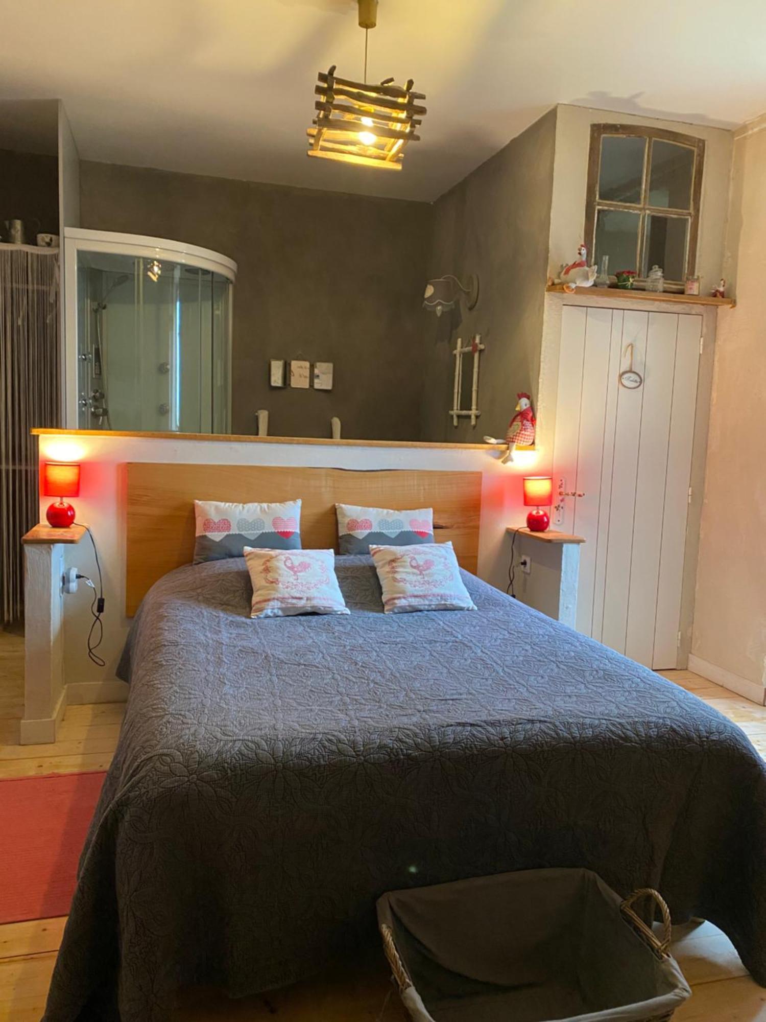 Logis De Riparfonds Bed & Breakfast Bressuire Luaran gambar